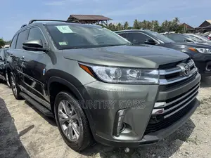 Toyota Highlander Limited 4dr SUV AWD (3.5L 6cyl 6A) 2015 Green