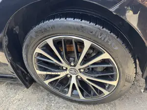 Toyota Camry SE FWD (2.5L 4cyl 8AM) 2018 Black