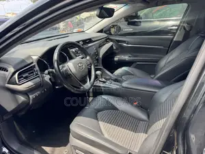 Toyota Camry SE FWD (2.5L 4cyl 8AM) 2018 Black