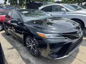 Toyota Camry SE FWD (2.5L 4cyl 8AM) 2018 Black