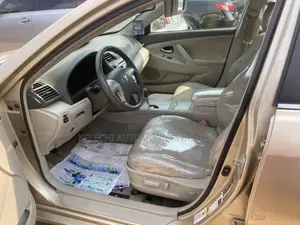 Toyota Camry LE 4dr Sedan (2.5L 4cyl 6AM) 2010 Gold