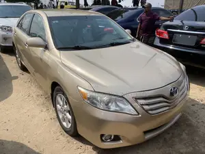 Photo - Toyota Camry LE 4dr Sedan (2.5L 4cyl 6AM) 2010 Gold