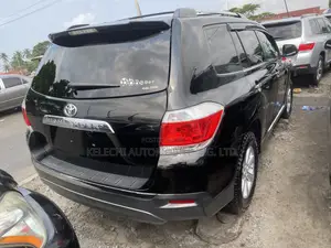 Toyota Highlander SE 2012 Black