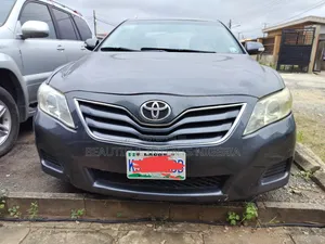 Toyota Camry LE 4dr Sedan (2.5L 4cyl 6AM) 2010 Gray