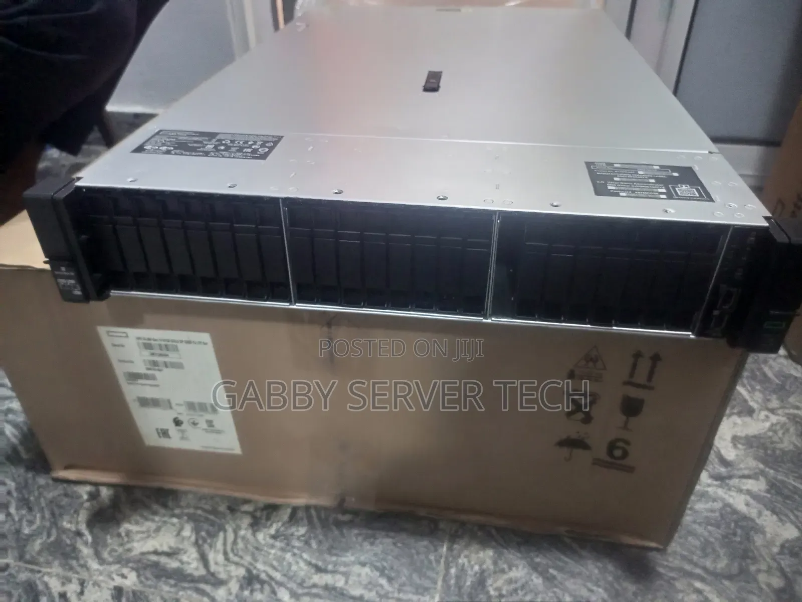 Server HP ProLiant DL380 Gen10 64GB Intel Xeon HDD+SSD 4T