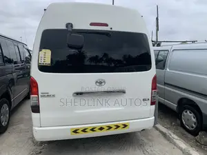Toyota HiAce 2017 White
