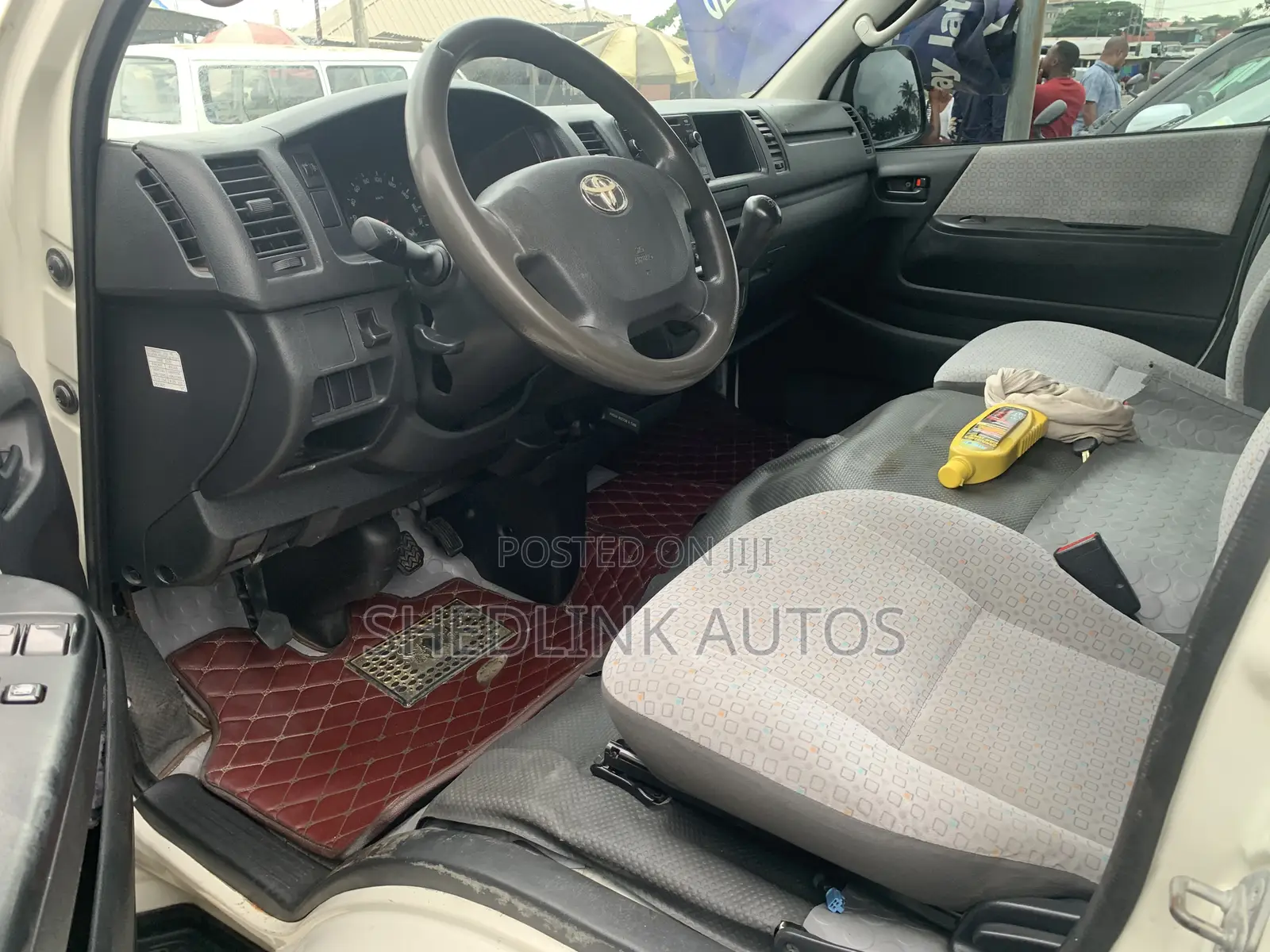 Toyota HiAce 2017 White