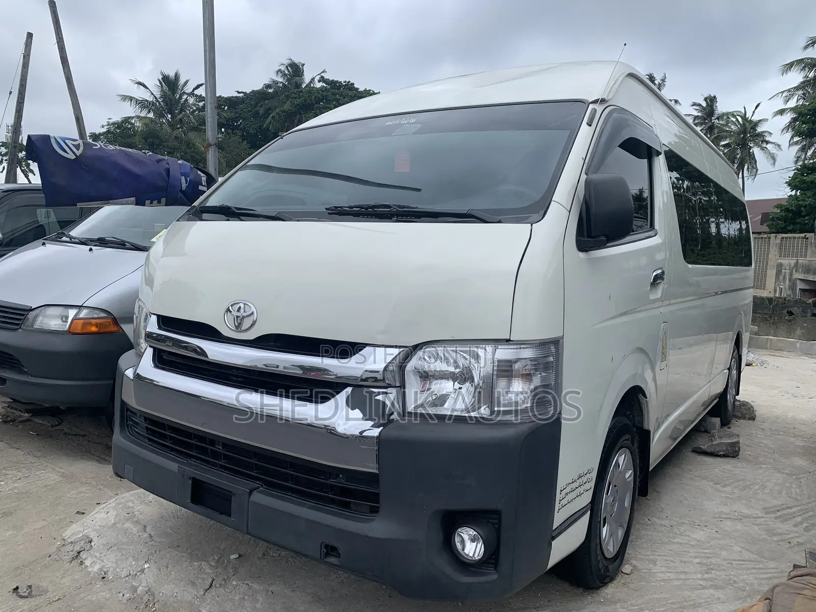 Toyota HiAce 2017 White