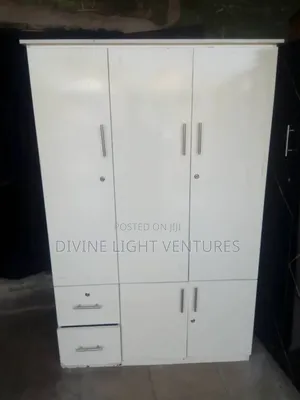 Photo - High Quality White Wardrobe