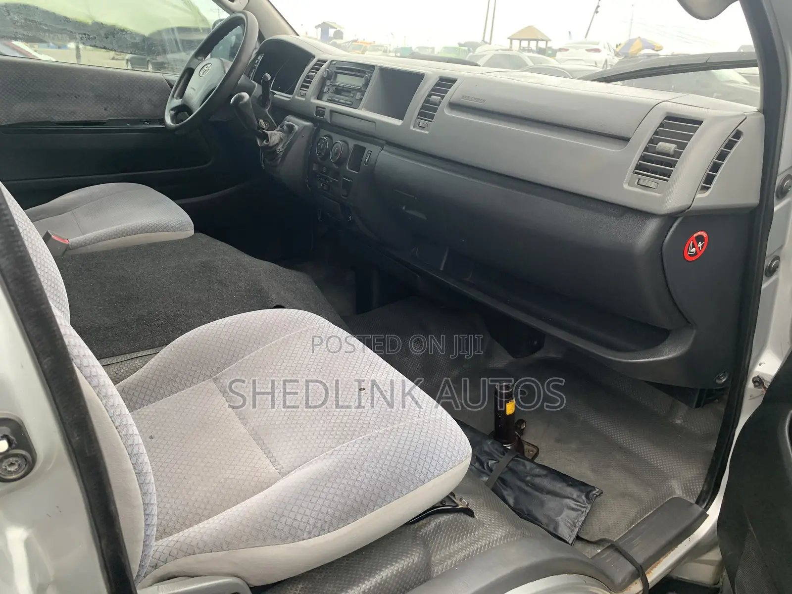 Toyota HiAce 2017 White