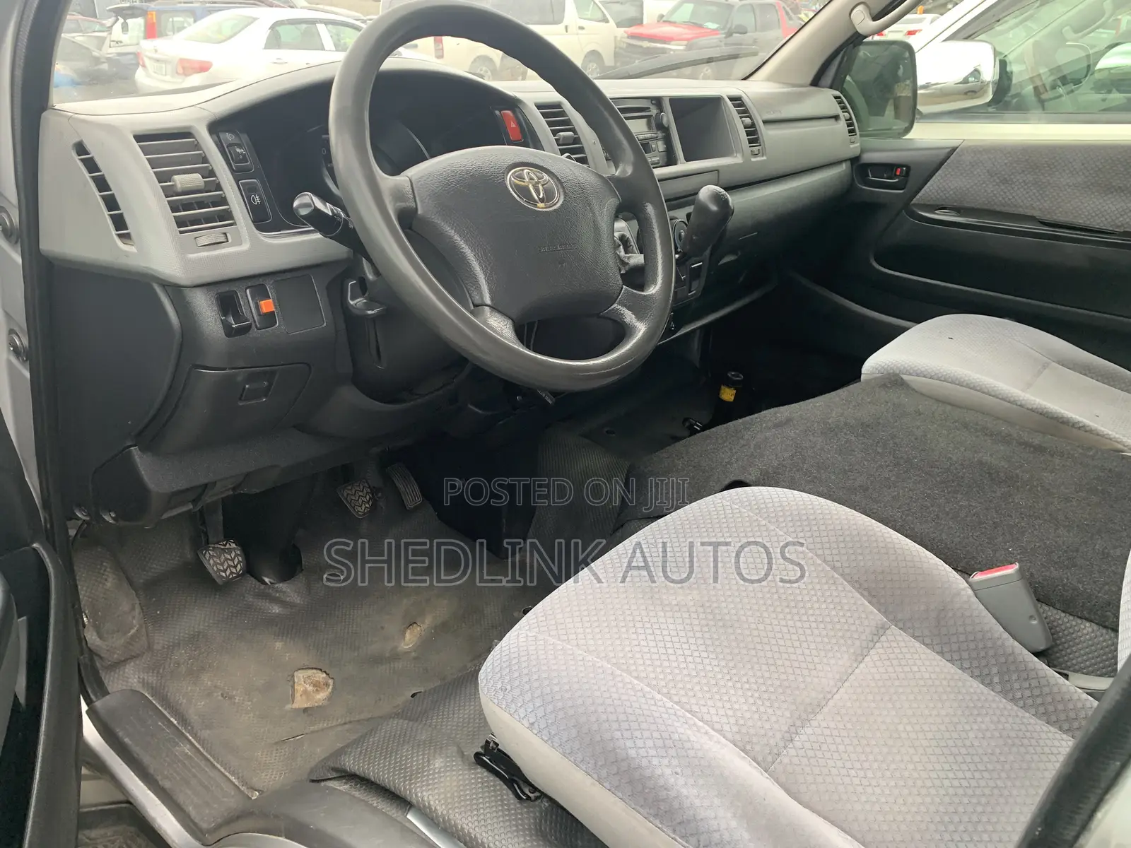 Toyota HiAce 2017 White