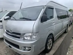 Toyota HiAce 2017 White