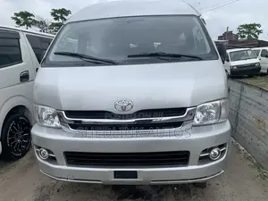 Toyota HiAce 2017 White