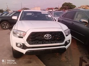 Toyota Tacoma 2023 White