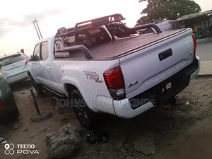 Toyota Tacoma 2023 White