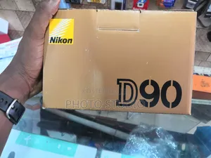 Photo - Nikon D90 With Kit Lens