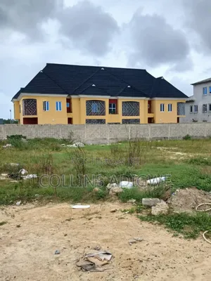 3bdrm Apartment in Lakowe Lake By Gulf for sale