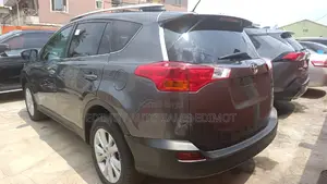 Toyota RAV4 Limited 4dr SUV (2.5L 4cyl 6A) 2015 Gray