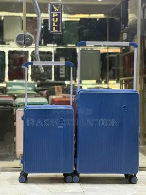 Beautiful Set With Wide Handle