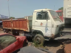 Man Volks Tipper (Tokunbo) 6 Tyres