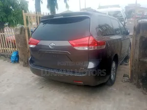 Toyota Sienna XLE AWD 7-Passenger 2013 Gray