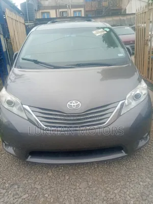 Toyota Sienna XLE AWD 7-Passenger 2013 Gray