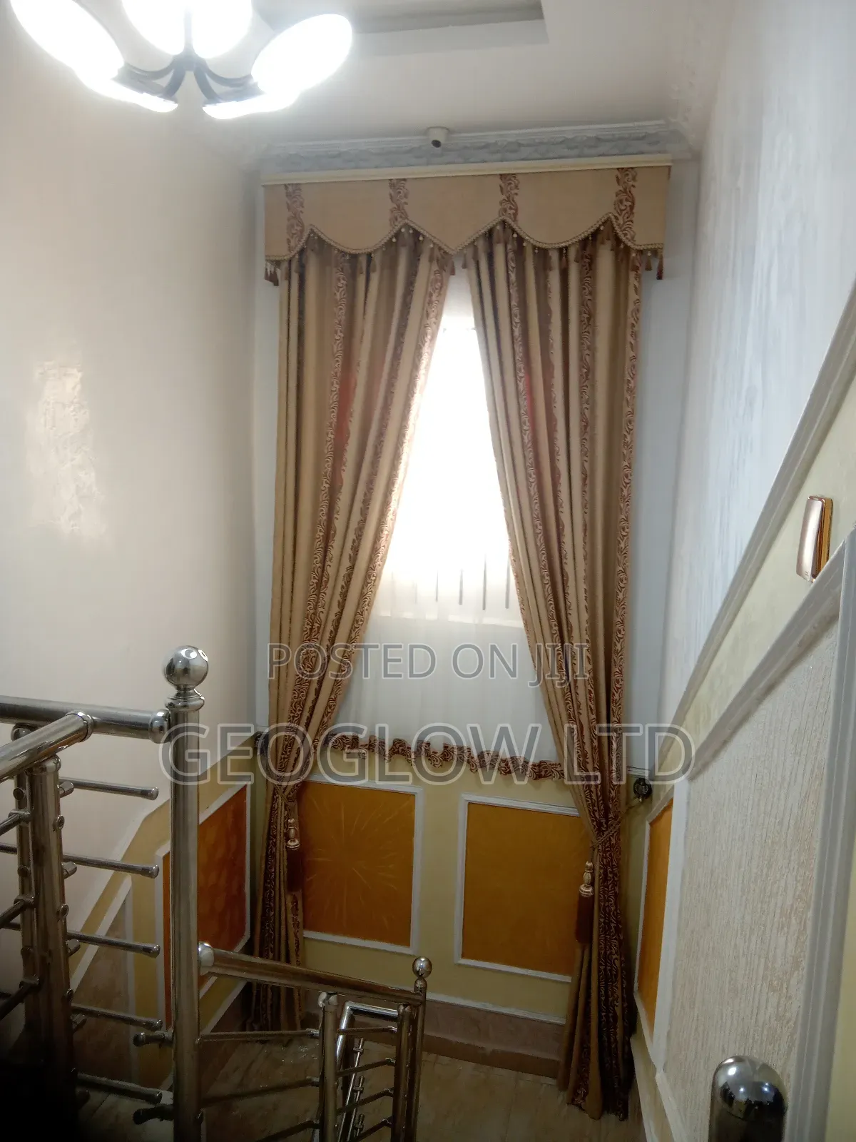 Quality Brown Board Curtain