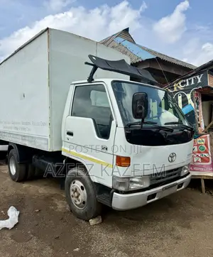 Photo - Toyota Dyna 150 Covered Body 2rz Engine 2002 White