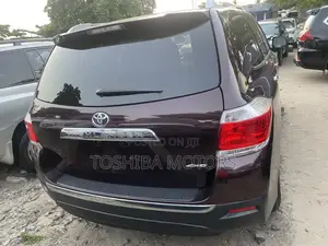 Toyota Highlander 3.5L 4WD 2013 Red