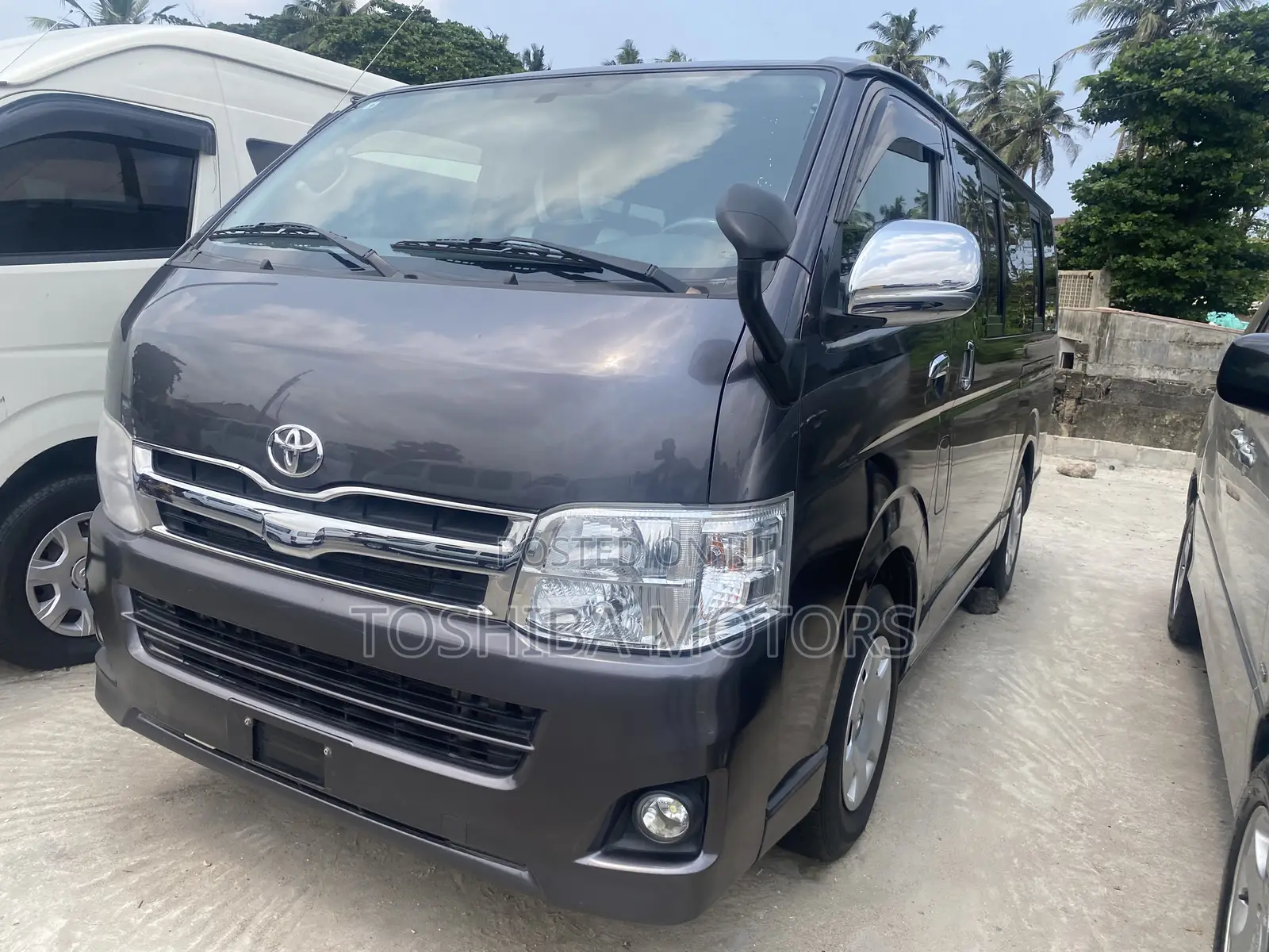 Toyota HiAce 2015 Black