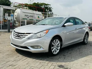 Hyundai Sonata Limited 2.0T w/17" Wheels (2.0L 4cyl 6A) 2011 Silver