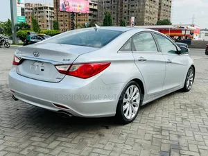Hyundai Sonata Limited 2.0T w/17" Wheels (2.0L 4cyl 6A) 2011 Silver