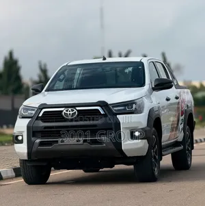 New Toyota Hilux 2025 White