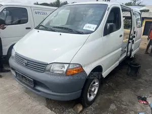 Toyota HiAce 2001 White