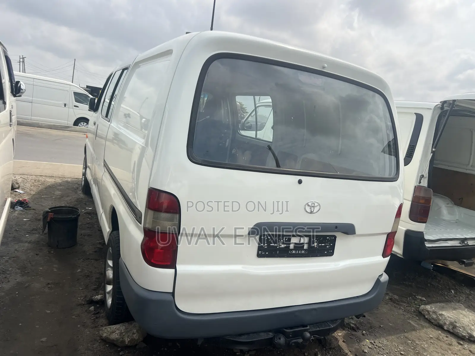 Toyota HiAce 2001 White