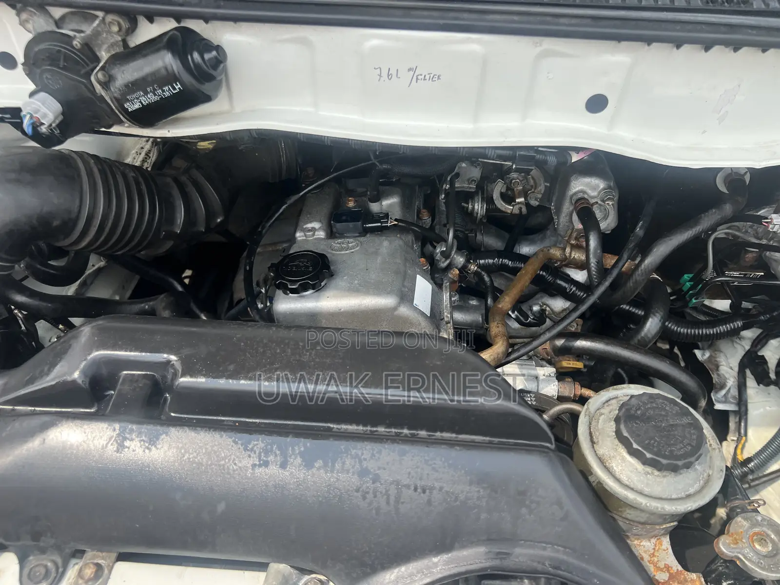 Toyota HiAce 2001 White