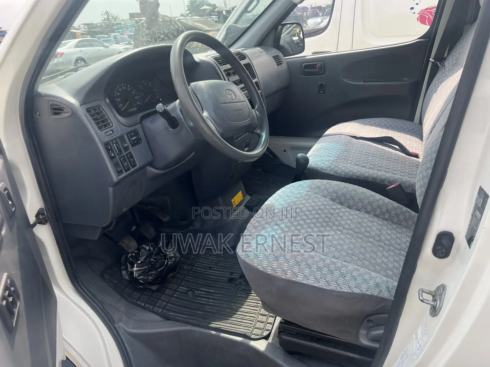 Toyota HiAce 2001 White