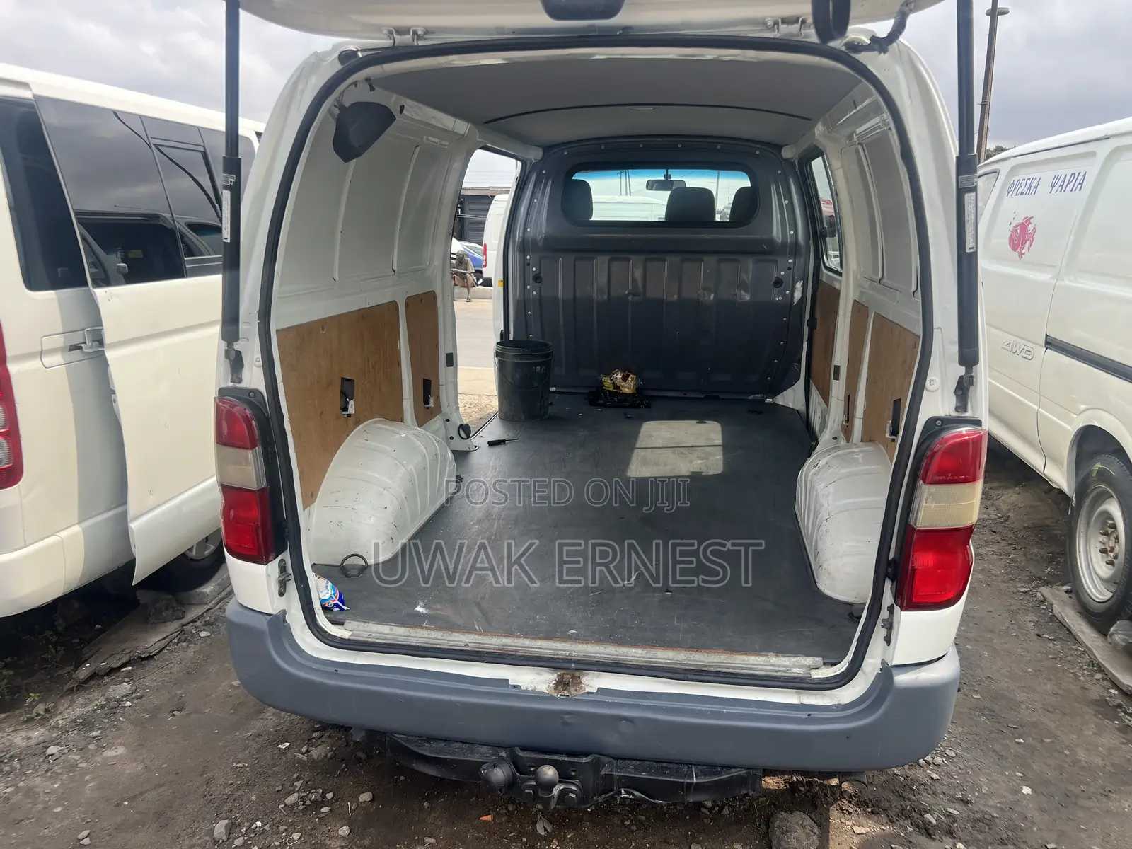 Toyota HiAce 2001 White