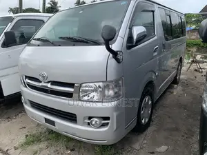 Toyota HiAce 2010 Silver