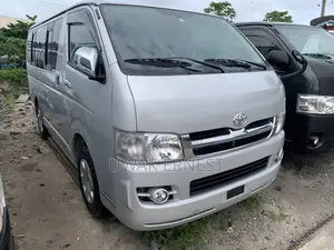 Toyota HiAce 2010 Silver