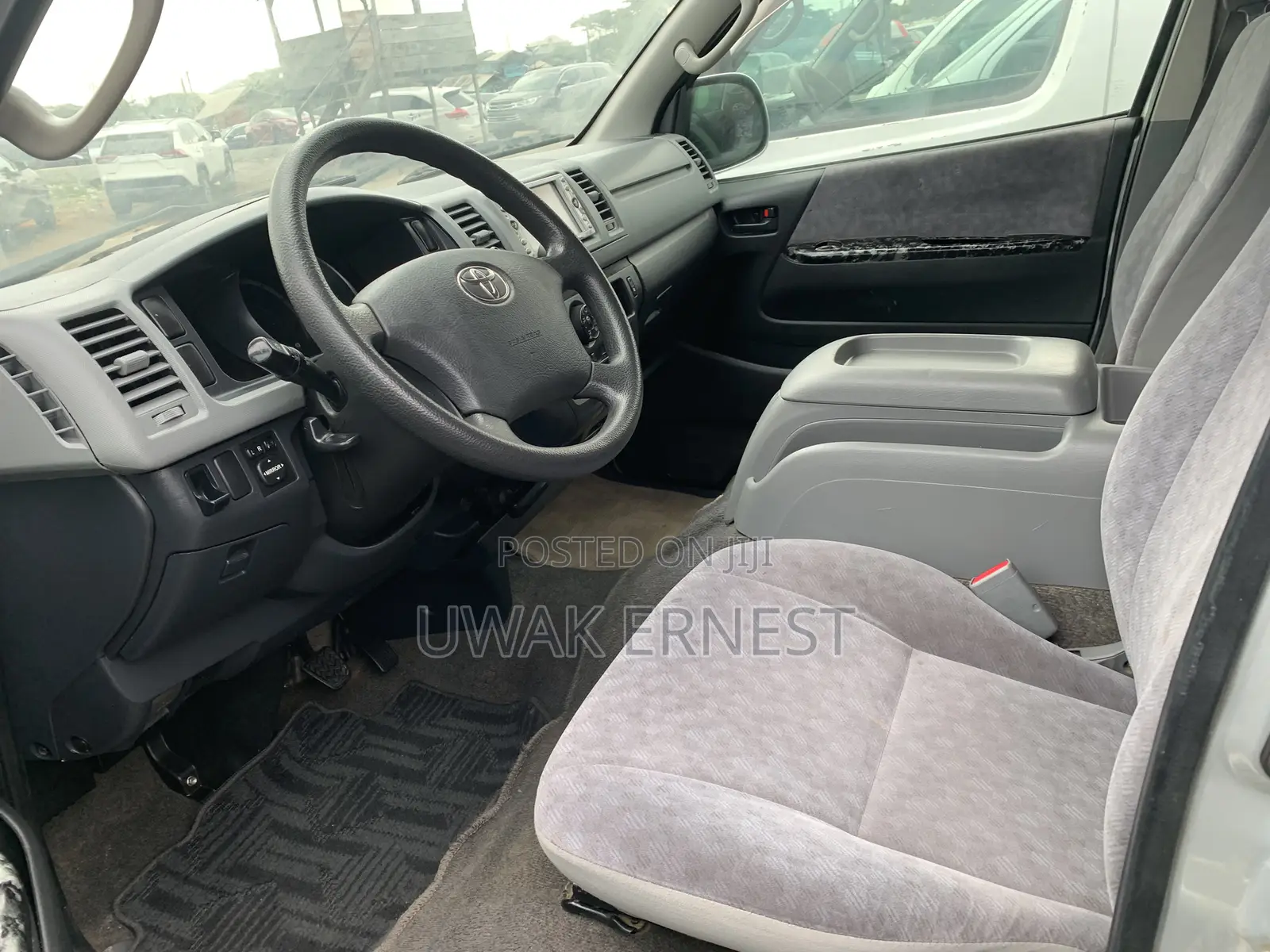 Toyota HiAce 2010 Silver