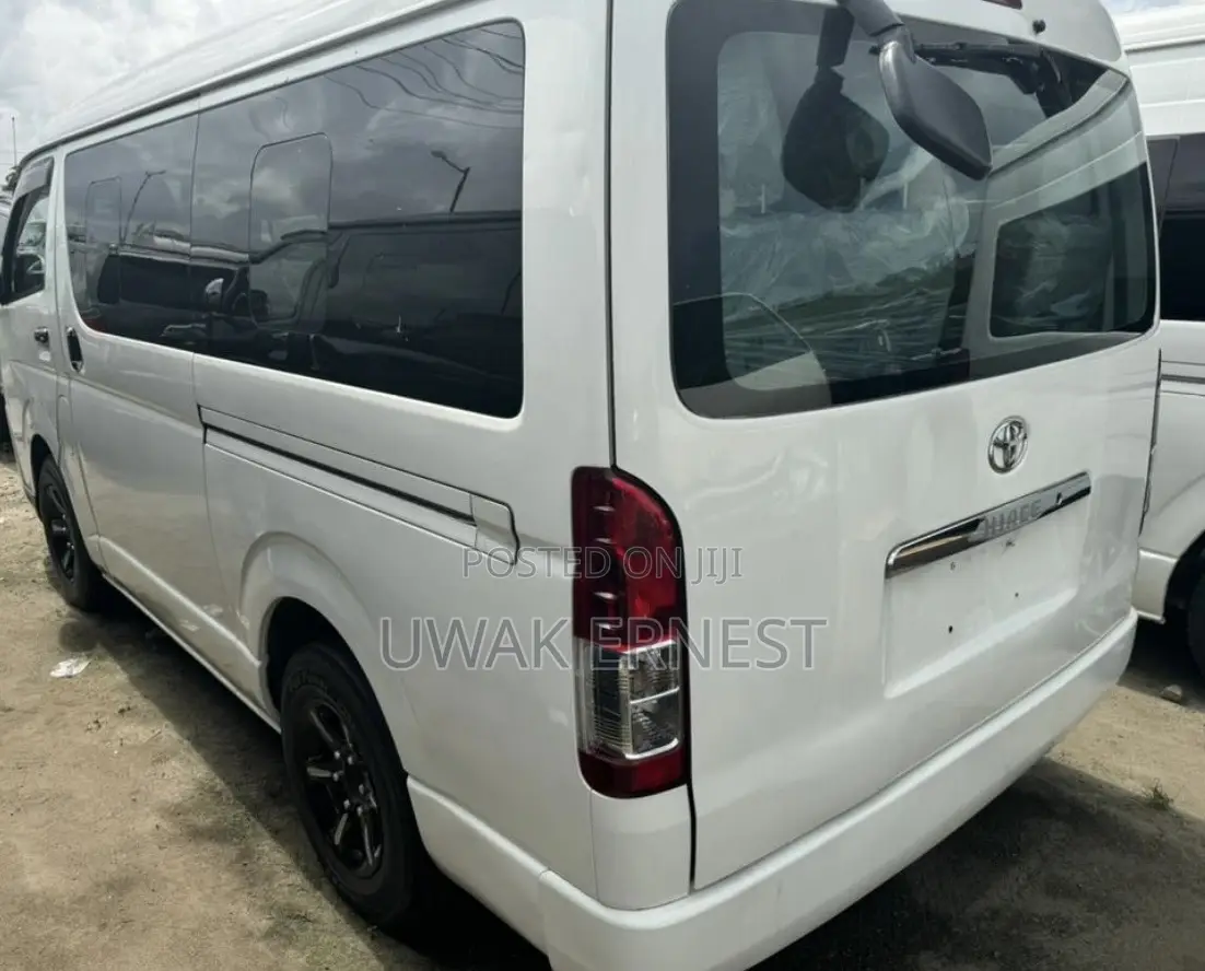 Toyota HiAce 2013 White