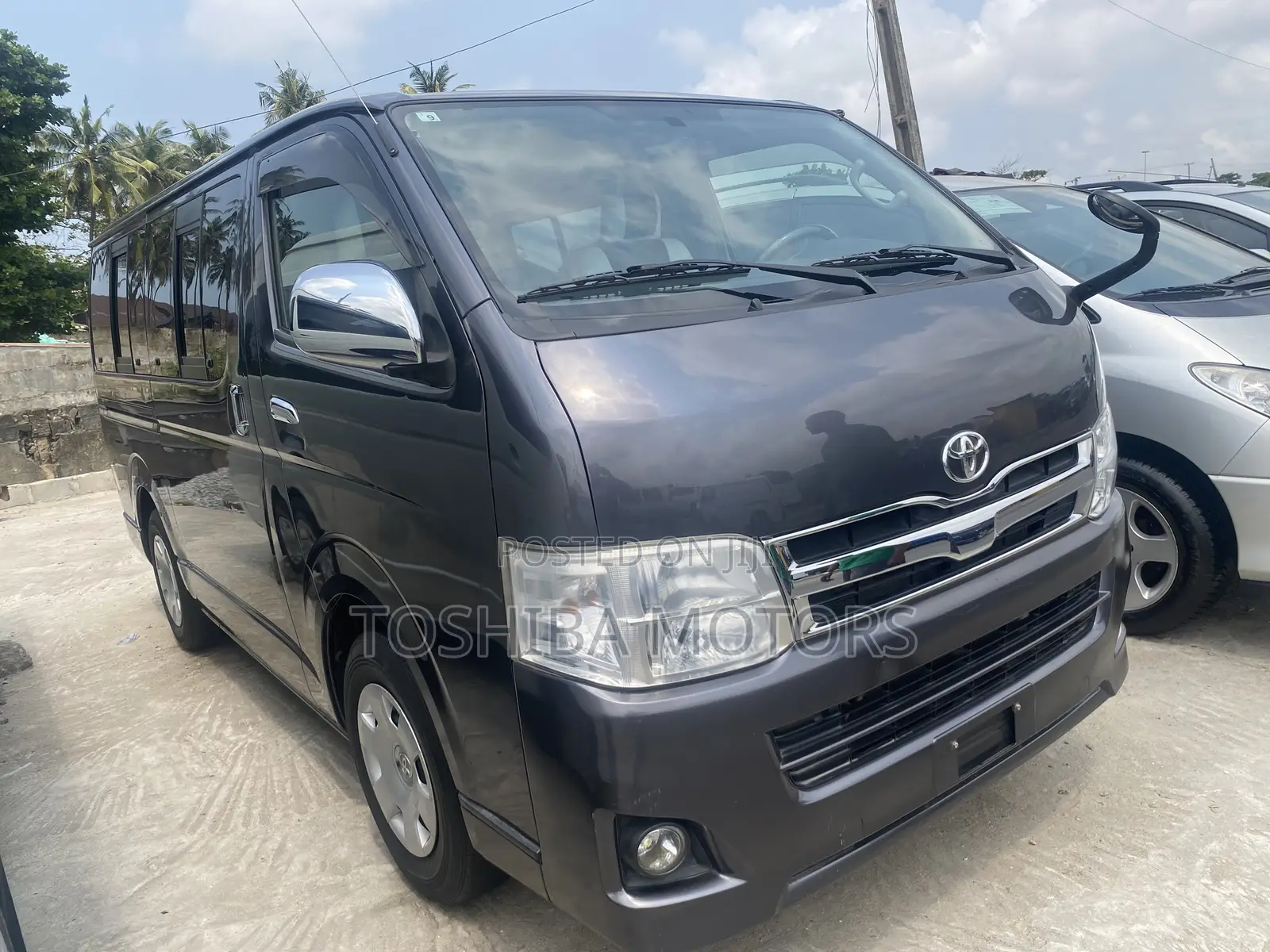 Toyota HiAce 2015 Black