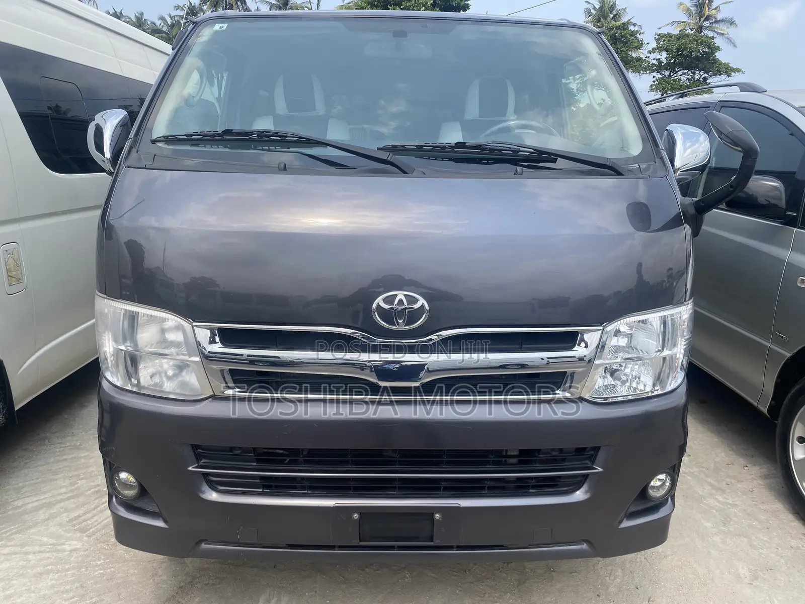 Toyota HiAce 2015 Black