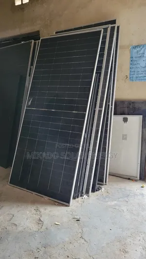 590w Jinko 156-Cell Monocrystalline Solar Panel