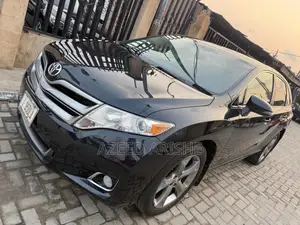 Toyota Venza XLE 4dr Wagon AWD (2.7L 4cyl 6A) 2014 Gray