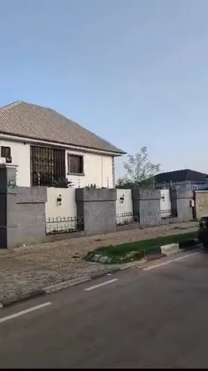 7bdrm Mansion in Wuse 2 for sale
