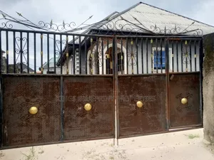 2bdrm Bungalow in New Layout, Warri for sale