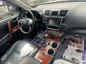 Toyota Highlander 3.5L 4WD 2013 Silver