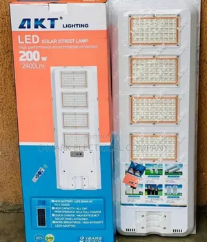 Best Quality Solar Street Light All in 1 100w,200w Akt